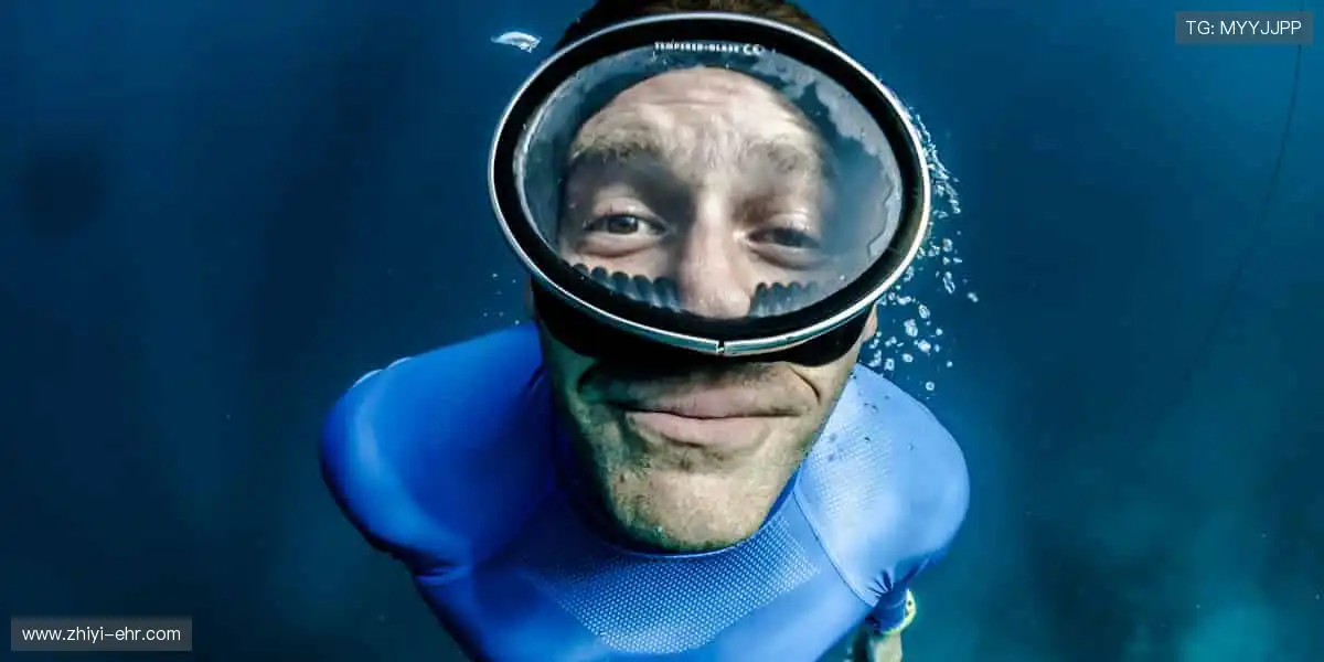 「弹幕互动 + 专家解读，边看边聊才是观赛标配！💬加入直播间，一起嗨翻天！」